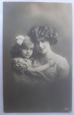 oude ansichtkaart - vrouw en meisje (1915) - militaire post, Verzamelen, Ansichtkaarten | Themakaarten, Gelopen, Kinderen, Voor 1920