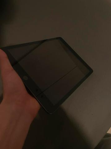 Nette Ipad 8th Gen beschikbaar voor biedingen