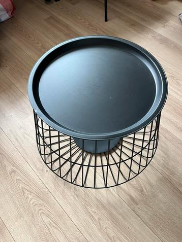 Metalen bijzet tafel beschikbaar voor biedingen