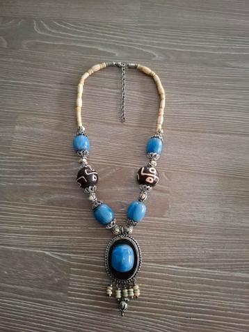 Nieuw ketting Beigekleur & Blauw beschikbaar voor biedingen