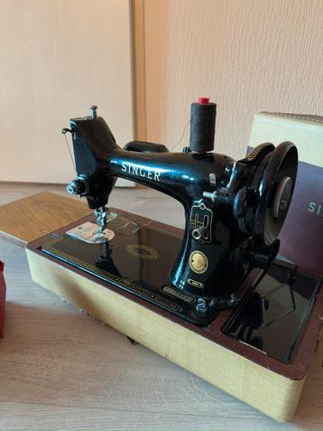 Singer antieke naaimachine uit de jaren ‘50 beschikbaar voor biedingen