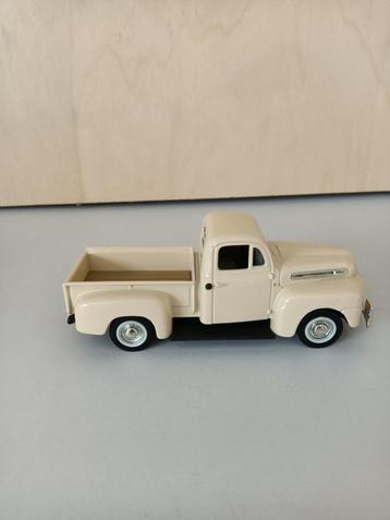 Modelauto 3 Ford Pick-up trucks jaren '50  beschikbaar voor biedingen