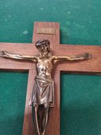 kruisbeeld van hout en messing, Verzamelen, Religie, Ophalen of Verzenden