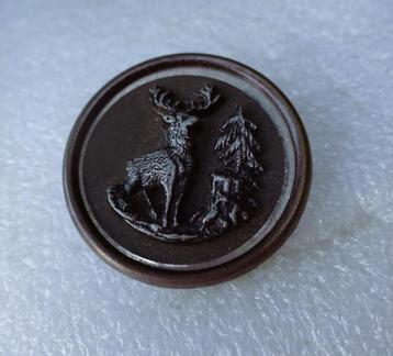 1 Vintage bronskleurige knoop Hert en boom beschikbaar voor biedingen
