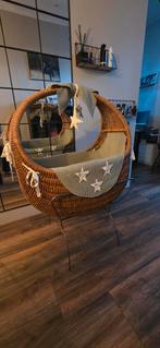 Rotan wieg met standaard, Ophalen, Zo goed als nieuw
