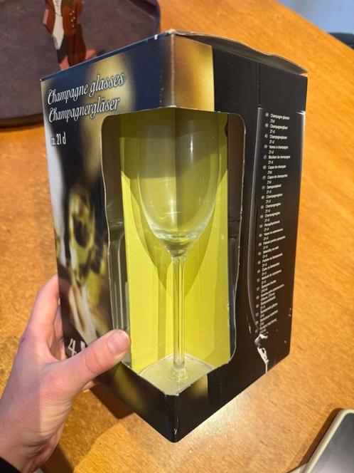 Set van 4 champagneglazen – 21 cl – NIEUW, Huis en Inrichting, Woonaccessoires | Vazen, Nieuw, Minder dan 50 cm, Glas, Ophalen