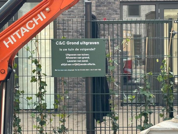 Uitgraven van grond tuinen uitbouw terras schuttingen, Diensten en Vakmensen, Tuinmannen en Stratenmakers, Bestrating