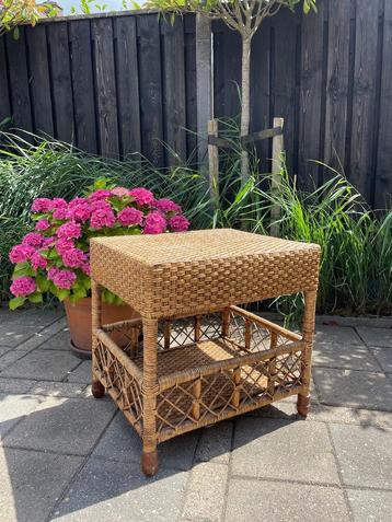 Rotan bijzettafel 2 stuks, B60 cm x D50 cm x H60 cm beschikbaar voor biedingen