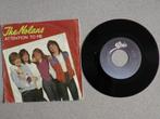 Nolans - Attention to me VINYL SINGLE, Gebruikt, 7 inch, Single, Ophalen of Verzenden