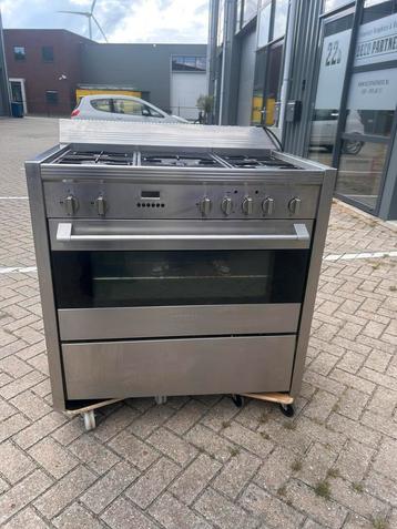 Zanussi RVS gasfornuis 5 pits beschikbaar voor biedingen