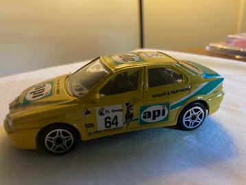 Alfa Romeo 156 ICS sedan geel 1:43 Bburago/ Di Costa beschikbaar voor biedingen