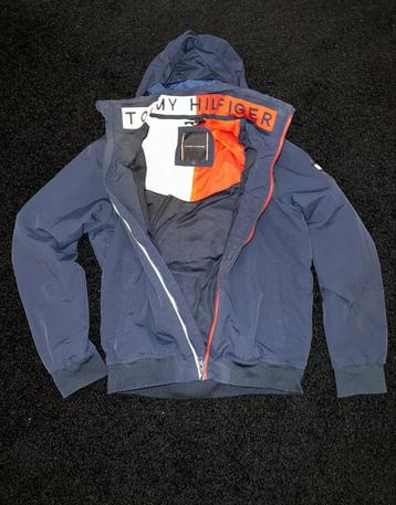 Tommy Hilfiger Jas. Maat 164 beschikbaar voor biedingen