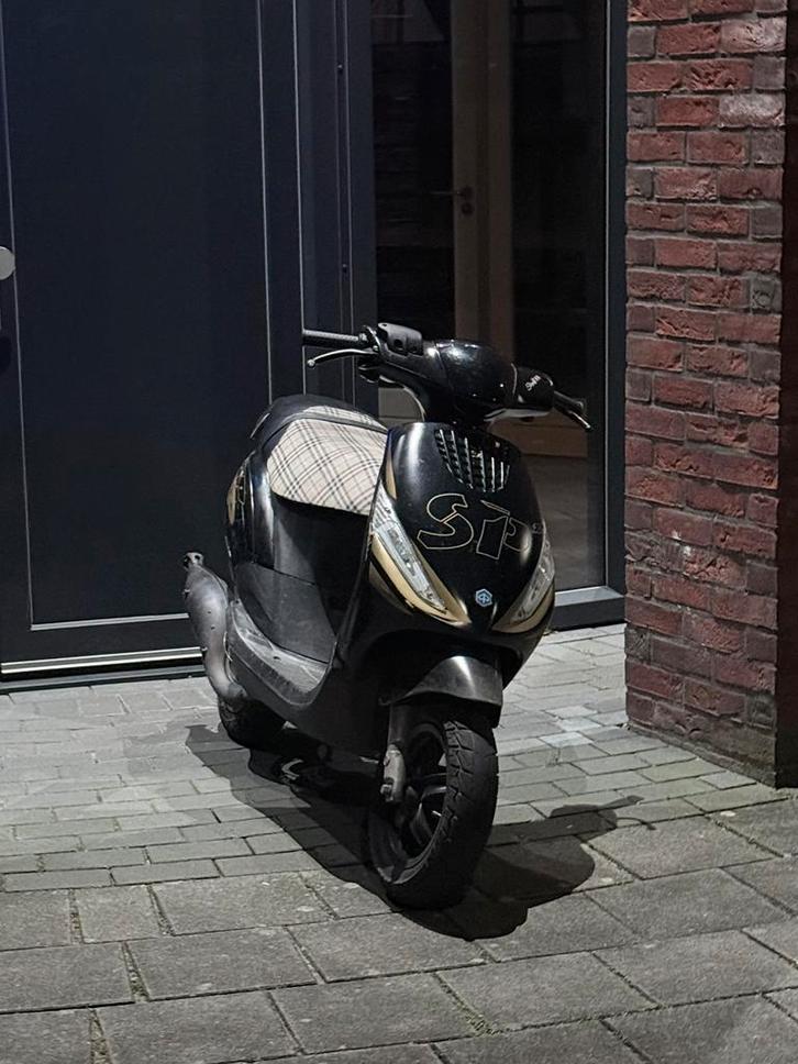 Zip 2000 2t, Fietsen en Brommers, Scooters | Piaggio, Zo goed als nieuw, Zip, Tweetakt, Ophalen