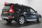 Volvo XC70 2.4 D5 Kinetic - Airco / Trekhaak / Parksens. ach, Auto's, Volvo, Automaat, Gebruikt, Parkeersensor, 193 €/maand