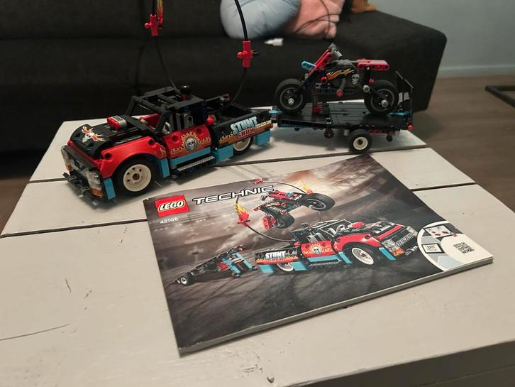 Lego technic #42106 Truck en motor voor stuntshow, Kinderen en Baby's, Speelgoed | Duplo en Lego, Zo goed als nieuw, Lego, Complete set