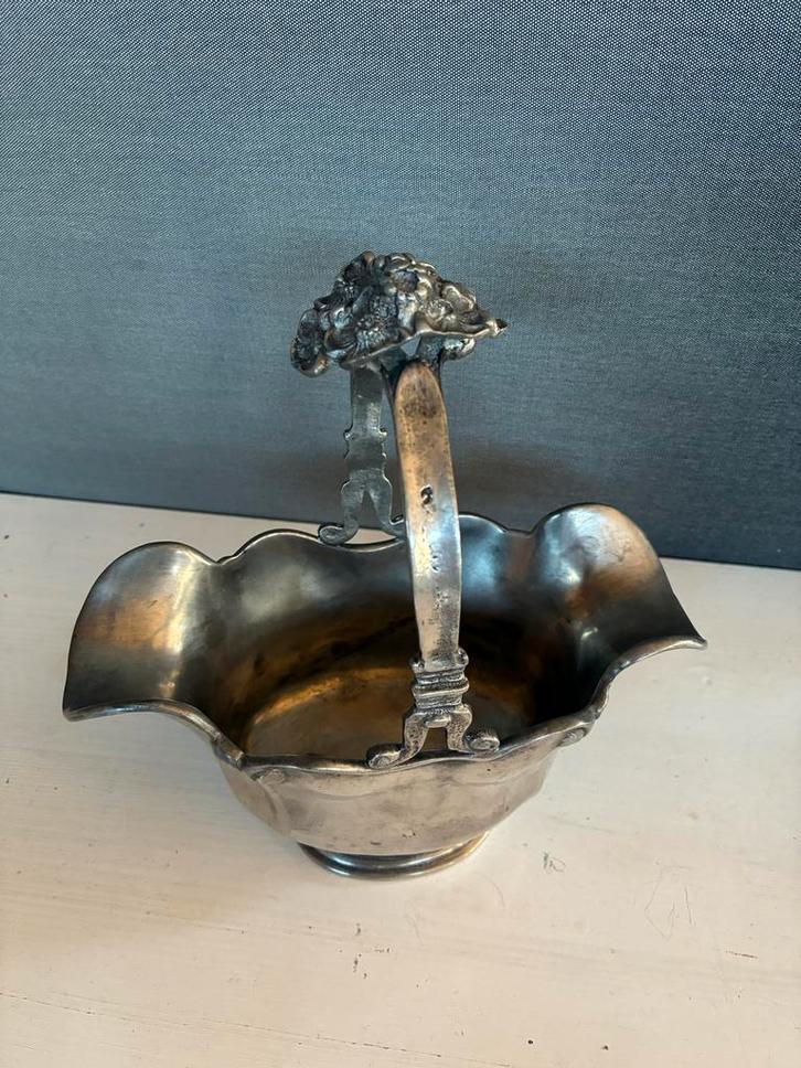 Antiek Tinnen Mandje met Bloemmotief 95% Tin, Antiek en Kunst, Antiek | Schalen, Ophalen of Verzenden