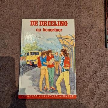 De Drieling op Tienertoer - Trix van Brussel beschikbaar voor biedingen