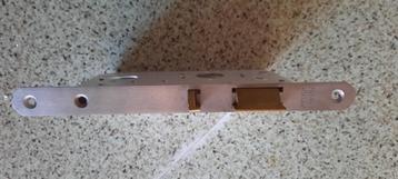Nemef centraalslot 649-47u-60mm pc72 zsp d2 links beschikbaar voor biedingen