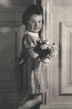 960384	Vintage	Meisje	Hartelijk Gefeliciteerd	1943	 Postzege, Verzamelen, Ansichtkaarten | Nederland, 1940 tot 1960, Gelopen, Ophalen of Verzenden
