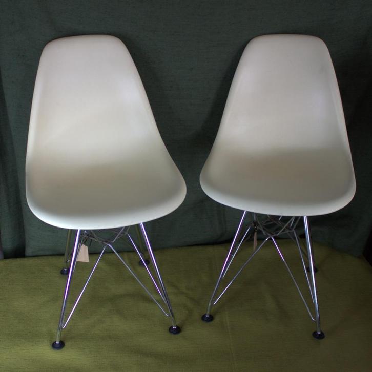 Vitra Eames Kinder stoelen wit, Huis en Inrichting, Stoelen, Zo goed als nieuw, Twee, Kunststof, Metaal, Wit, Ophalen