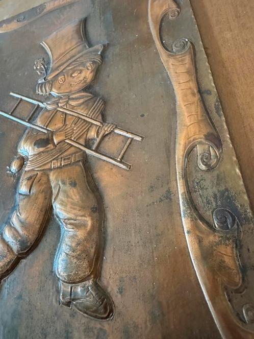 Vintage koperen geklopte plaat met  schoorsteenveger, Antiek en Kunst, Curiosa en Brocante, Ophalen of Verzenden