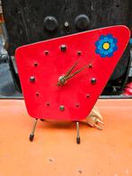 Vintage Jakob Palmtag tafelklok rood op metalen pootjes, Ophalen of Verzenden, Gebruikt
