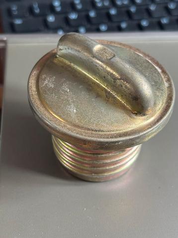Vintage Brandstofdop kever beschikbaar voor biedingen