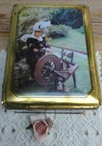 SALE Frans blik, spinnewiel, spinnende vrouw, klederdracht, Verzamelen, Blikken, Ophalen of Verzenden, Gebruikt, Overige, Overige merken