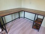 Mooi hoek bureau. Heeft kleine beschadigingen., Huis en Inrichting, Bureaus, Ophalen of Verzenden, Gebruikt