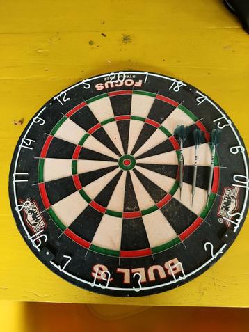 Dartbord met pijlen - Bulls Focus beschikbaar voor biedingen