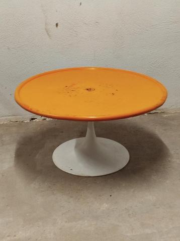 Te restaureren vintage‘70 SpaceAge koffietafeltje tullipvoet beschikbaar voor biedingen