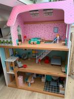 Houten poppenhuis met veel accessoires, Kinderen en Baby's, Speelgoed | Poppenhuizen, Zo goed als nieuw, Ophalen