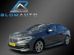 BMW 1serie 118i M Sport M-SPORT ZETELS+CARPLAY+ACC+STUURVERW, Gebruikt, 3 cilinders, Zilver of Grijs, 695 kg
