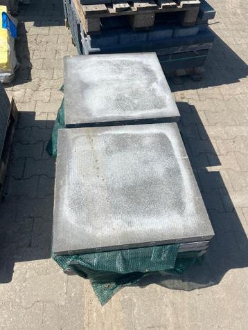 14 tegels 60x60x5, antraciet = 5,04m2 beschikbaar voor biedingen
