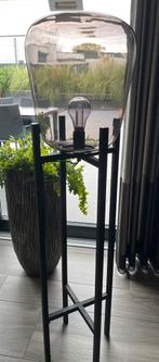 Vloerlamp - zwart gun metal met rookglas, Huis en Inrichting, Woonaccessoires | Zuilen en Pilaren, Ophalen, Zo goed als nieuw