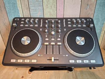 Leuke Numark Mixtrack Pro DJ tafel. beschikbaar voor biedingen
