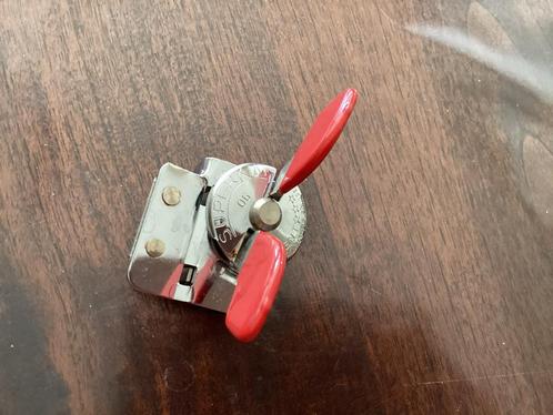 Vintage SUPER 05 Blikopener - Rode Handgrepen, Antiek en Kunst, Antiek | Keukenbenodigdheden, Ophalen of Verzenden