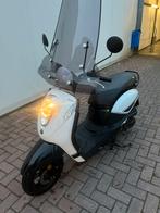 Mio i50 snorscooter wit zwart, Fietsen en Brommers, Scooters | SYM, Maximaal 25 km/u, Benzine, Mio, Zo goed als nieuw