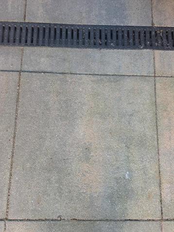 3x  60x60 tegels en aantal zaagstuken  beschikbaar voor biedingen