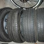 4 stalen velgen met wieldoppen polo 15 ", Ophalen of Verzenden