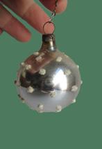 Kerstbal antiek met 3d witte vlokken~Glas~Bal met sneeuwvlok, Diversen, Kerst, Ophalen of Verzenden, Gebruikt