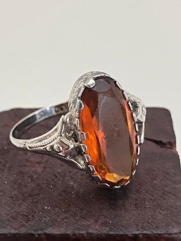 Zilveren ring met oranje steen beschikbaar voor biedingen