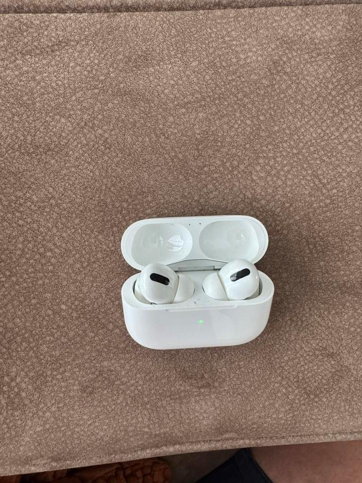 AirPods Pro (1ste generatie) met draadloze oplader, Telecommunicatie, Mobiele telefoons | Oordopjes, Zo goed als nieuw, Ophalen of Verzenden