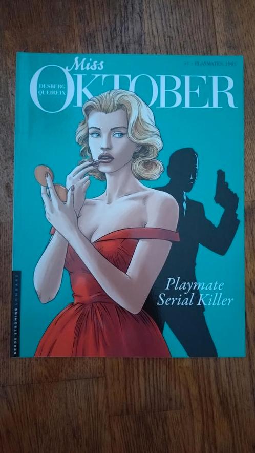 Miss Oktober #1 - Playmates, 1961 - Desberg & Quirein, Boeken, Stripboeken, Zo goed als nieuw, Eén stripboek, Ophalen of Verzenden