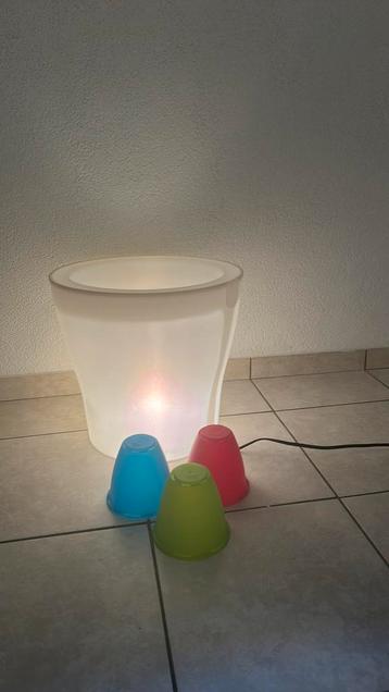 Plantenbak bloembak met verlichting beschikbaar voor biedingen