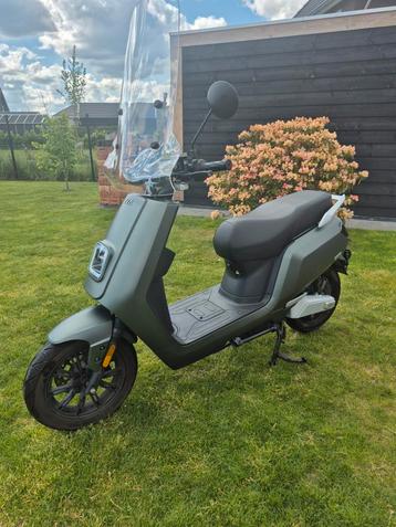 Elektrische scooter/ IVA S5 mat groen met bosch motor beschikbaar voor biedingen