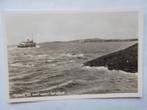 Vlieland de veerboot nadert Vlieland mooie kaart uit 1954, Verzamelen, Ansichtkaarten | Nederland, Verzenden, 1940 tot 1960, Gelopen