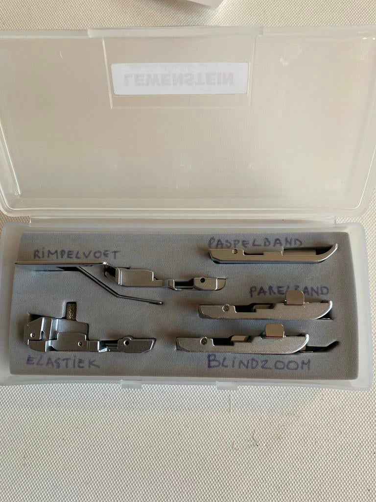 Lewenstein Multilock 700de Voetenset - Nieuwstaat!, Hobby en Vrije tijd, Naaimachines en Toebehoren, Zo goed als nieuw, Toebehoren