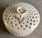 Keramieken Sierpotje met Roos, Porselein of Keramiek, Schaal, Rond, Ophalen of Verzenden