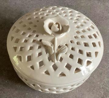 Keramieken Sierpotje met Roos beschikbaar voor biedingen